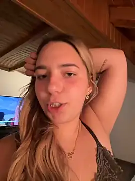 XXX chat uživo modela Naomi-Klein