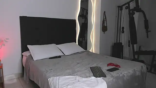 IrisFit's Live XXX Chat