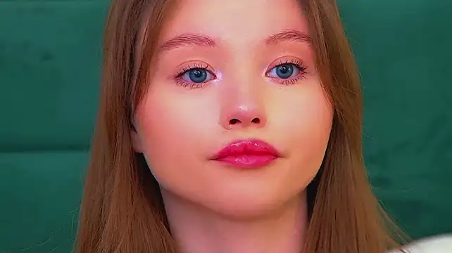 XXX chat uživo modela KeiraAsti