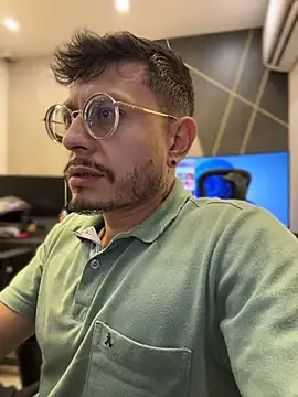 andrewlopezz's Live XXX Chat