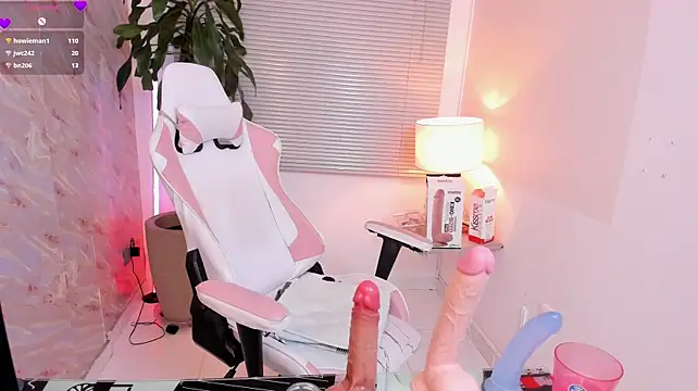 Živý XXX chat Littlee_Emily18