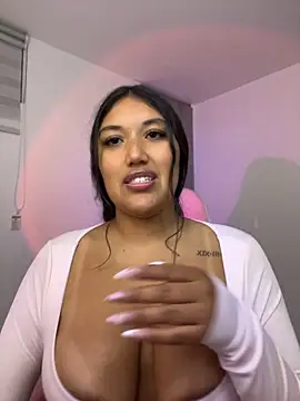 Chat XXX en directo de SharaRous