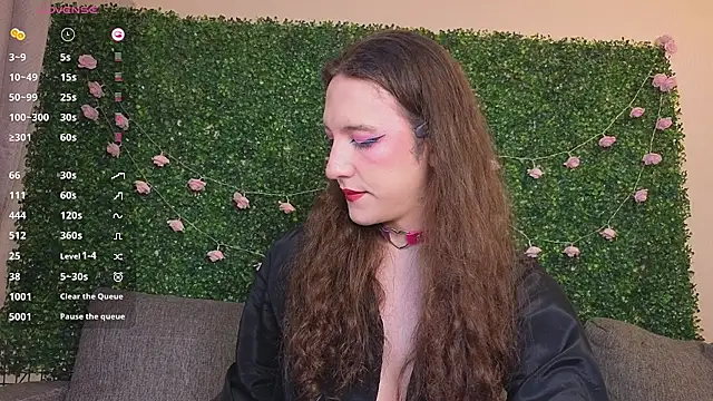 SilverKelpie live XXX chat