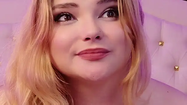CurvyAly live XXX chat