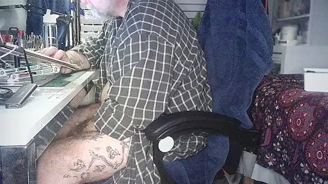 Tattooed_Dilf_01 现场XXX聊天