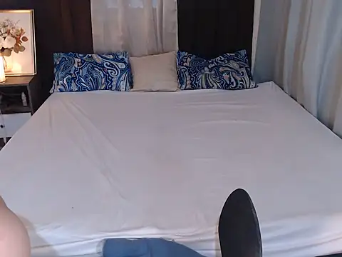 AluxeKristine's Webcam Show
