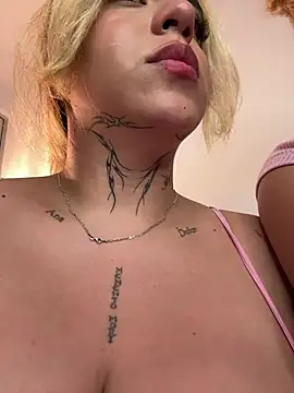 Velvet1_ লাইভ XXX চ্যাট