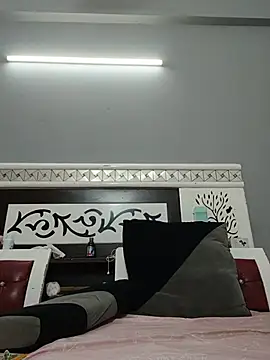 Chat +18 de hey_pooja ao vivo