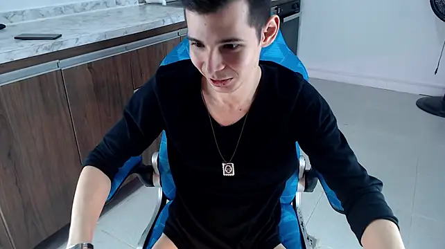 Brandon_Wolf Live XXX-chat