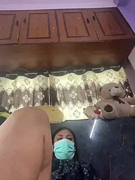 Naughtyhornylover 网络视讯表演
