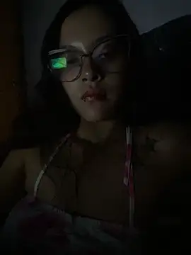 EmmaCurvyy's Live XXX Chat