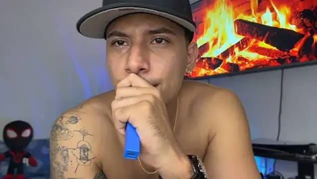 SexxxySquirterStev777's Live XXX Chat