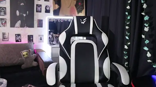 Kitty_goth Adlı Modelin Canlı XXX Sohbeti