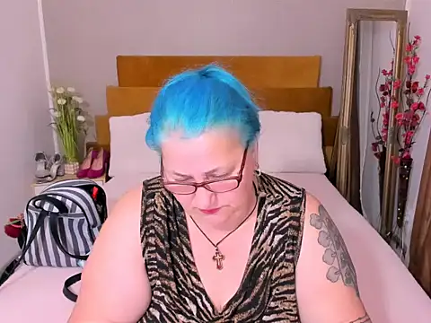 Sugarmommy_69X élő XXX-chatje