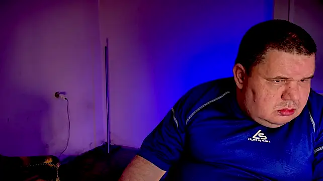 chubby_daddy live XXX chat