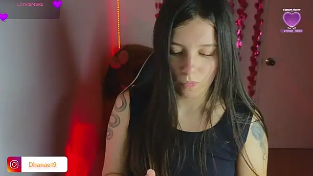 Dhanaee Chat XXX in diretta