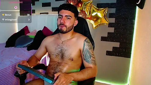 Show modela adamhairy na web-kameri