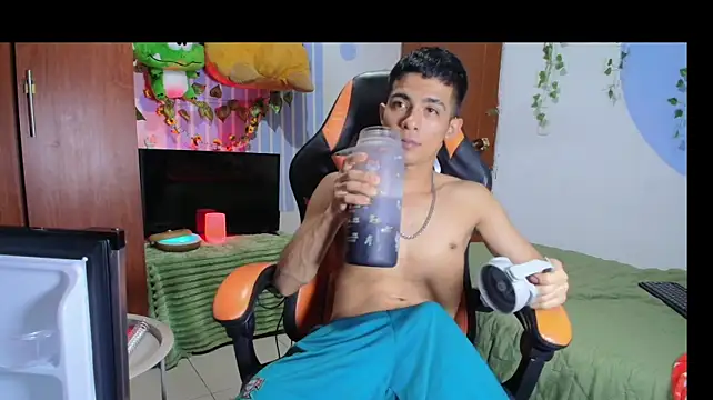 Apolo_fox22 Webcamshow