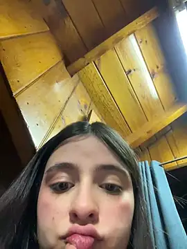 zzaavvirr Show Webcam