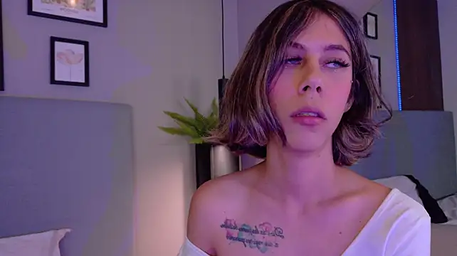 ZoeyPetit 即時 XXX 聊天