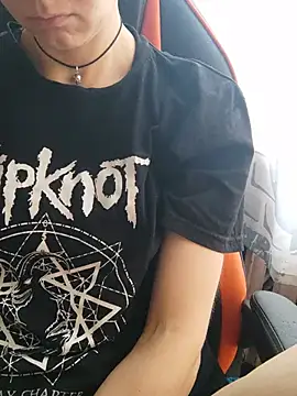 Chat +18 de Aashikalaa ao vivo