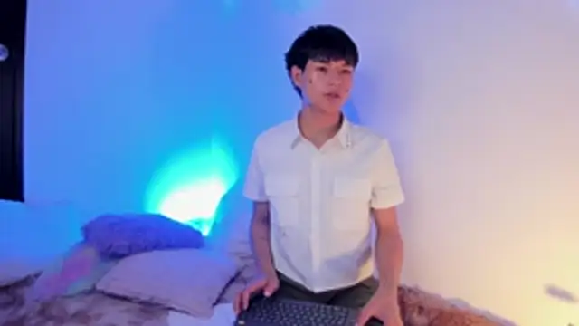 แชท XXX สดของ Aleaurarashii