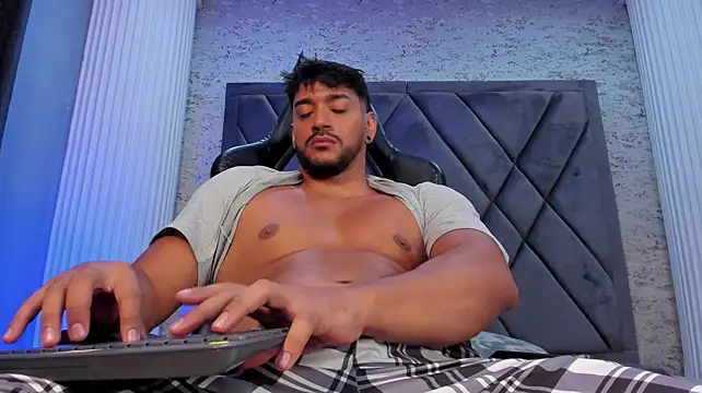 Chat +18 de Axel_knox1 ao vivo