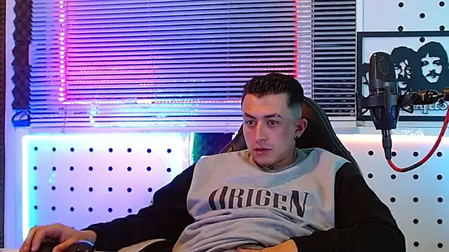 Show modela Godofcumxxx na web-kameri