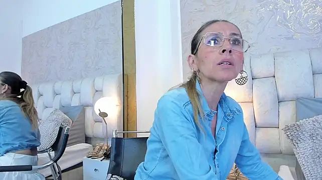 KristalMature 在線直播表演