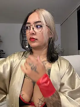 Онлайн чат XXX Rae_Lil_White