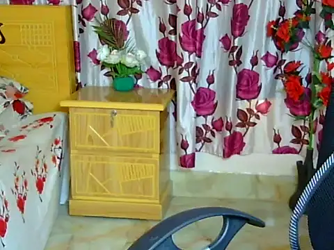 Alina_Nur Show in webcam