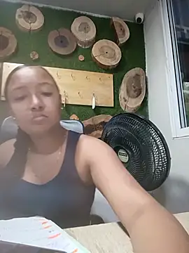 Chat +18 de HeLiSa69ebony ao vivo