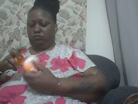 fat_ebonyqueen Adlı Modelin Canlı XXX Sohbeti