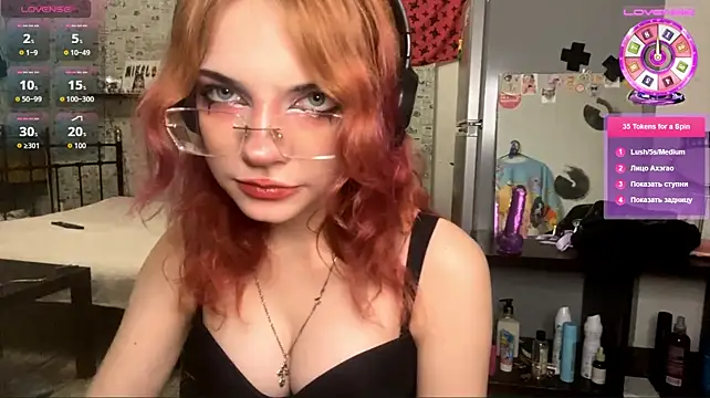 Chat +18 de RedKittySquirrel ao vivo