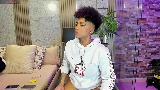 LuciaWallace's Live XXX Chat