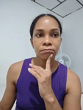 Chat +18 de AstridMonroee ao vivo