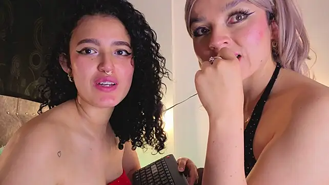 Show modela Arianna_n_Gema na web-kameri