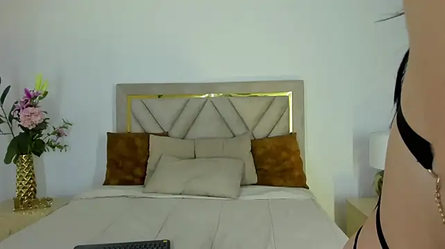 ravena_queen live XXX chat