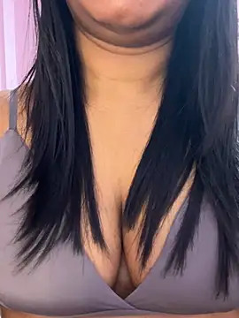 Chat XXX en directo de Tamil_Maaya