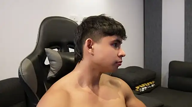 Bray_Kevin's Live XXX Chat