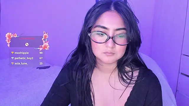 צ'אט XXX בשידור חי של zakura_ania
