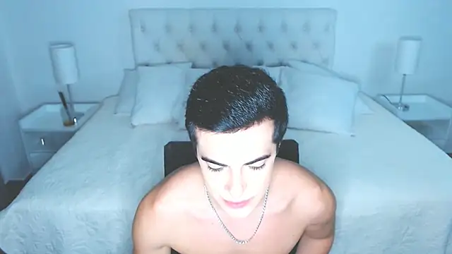 mr_hunterx Show in webcam