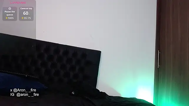 Chatroom XXX en direct de aron__fire