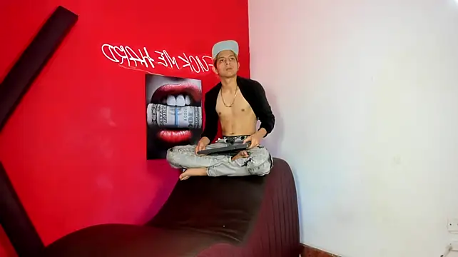 PRETTY_FEM Chat XXX live