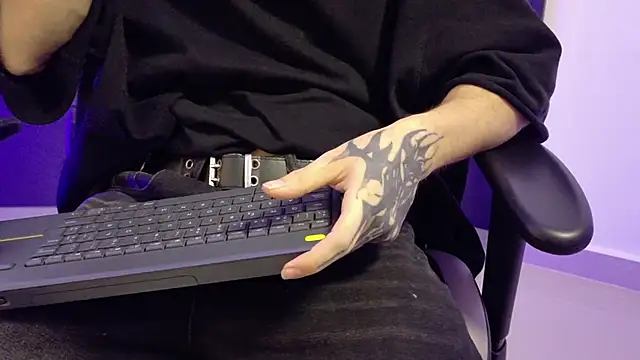 eren_jeager's Live XXX Chat
