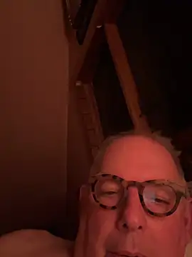 CharlieWeaver22's Live XXX Chat