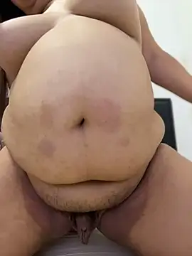ashleygrahamts Show in webcam
