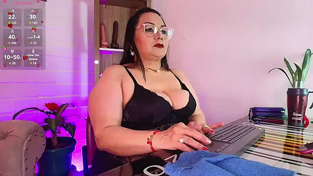 Онлайн чат XXX EllenaBoobs_