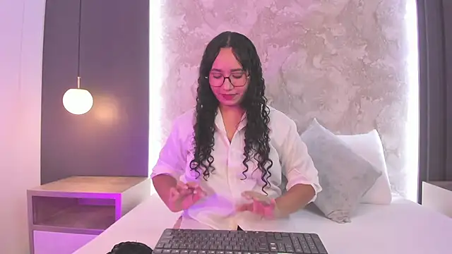 alysson_moon_ Adlı Modelin Canlı XXX Sohbeti