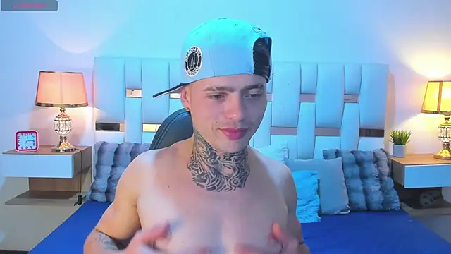 Zeus_damian21 Шоу с уебкамера